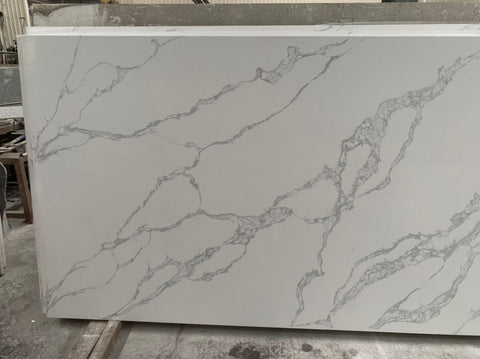 Calacatta Laza 5' x 5'