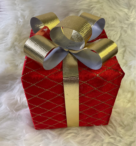SQUARE RED GIFT BOX WITH GOLD BOW